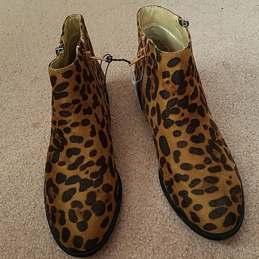 Shoes - Picture 2 of 4